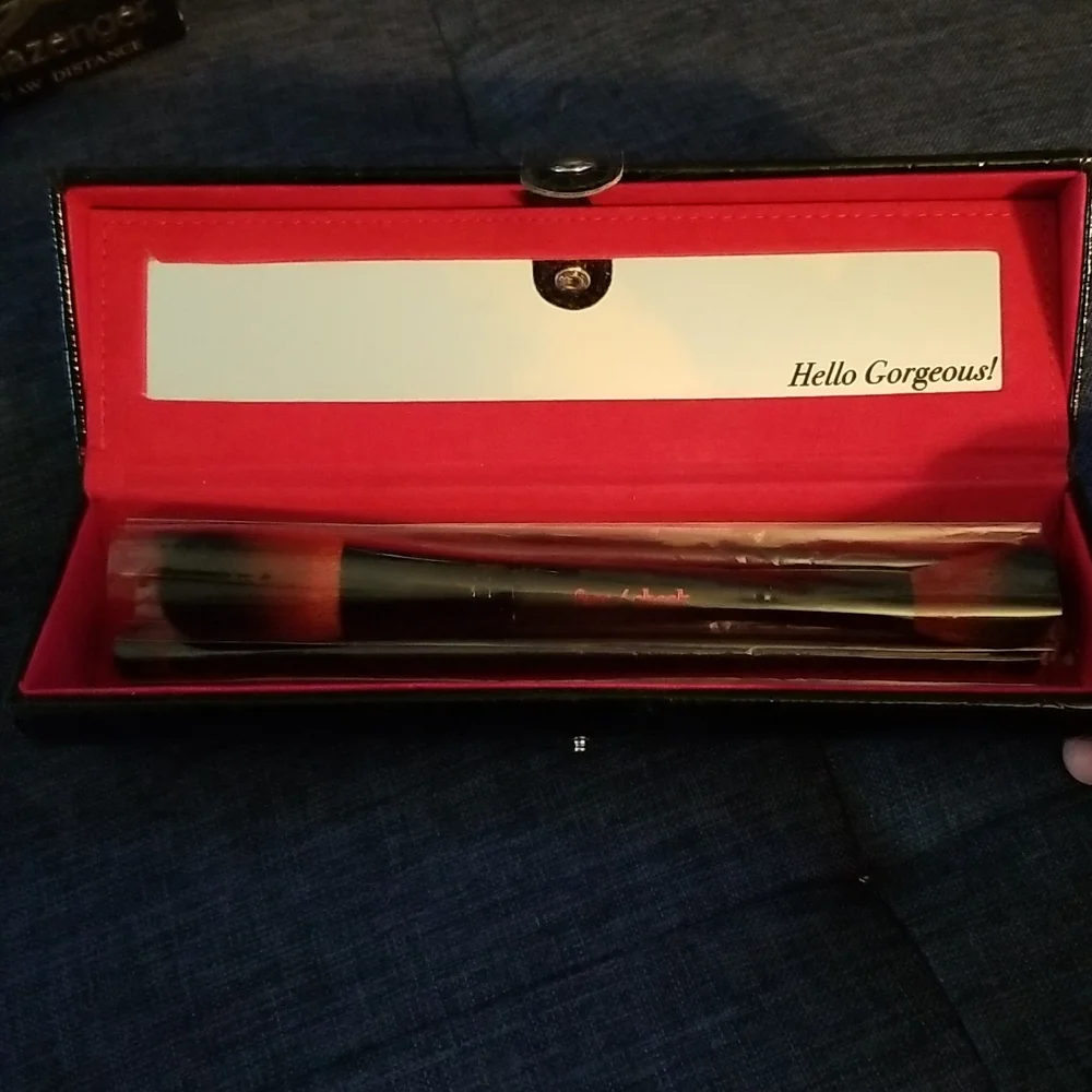 ⚠️Semi-Vintage⚠️ YBF -YOUR BEST FRIEND 4 Piece Makeup Brush Set & Case